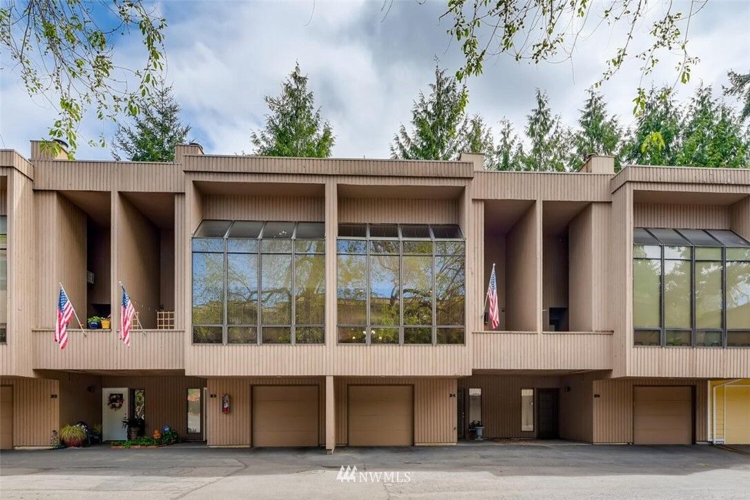 Property Photo:  1415 N 200th Street B4  WA 98133 