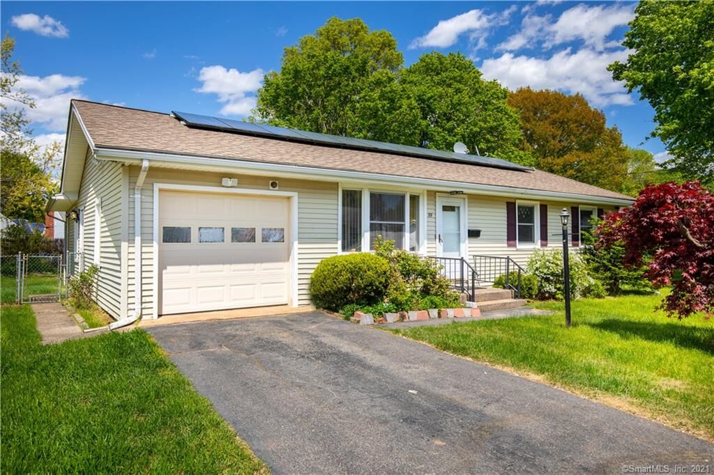 Property Photo:  99 Village Circle  CT 06514 