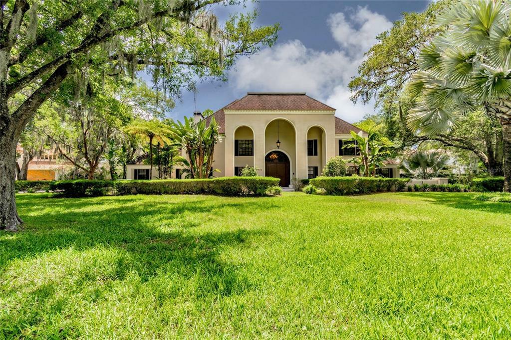 Property Photo:  1008 Taray De Avila  FL 33613 