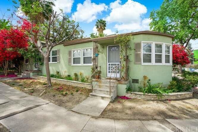 Property Photo: 12084 Valleyheart Drive CA 91604