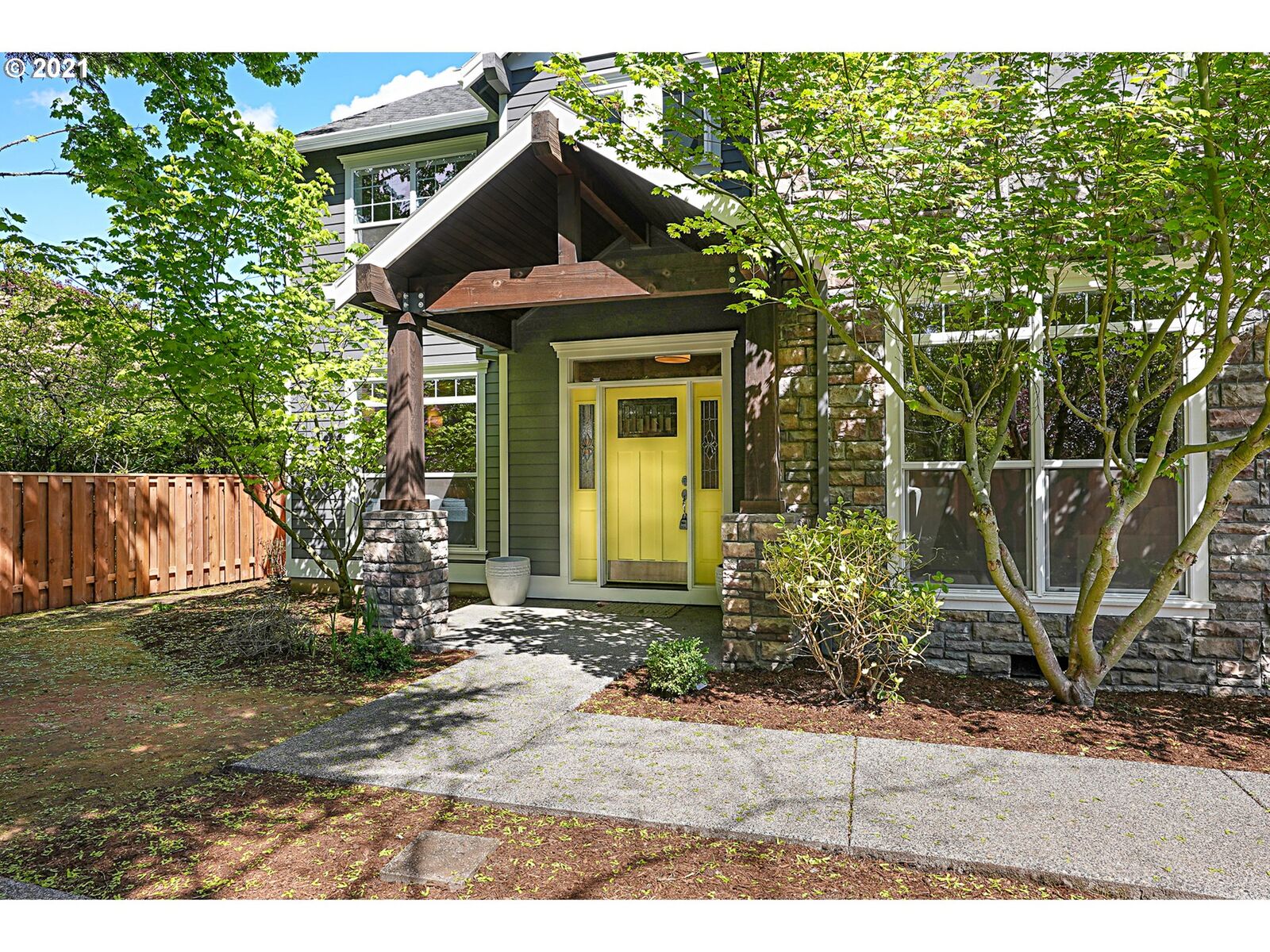 Property Photo:  2122 SE 76th Ave  OR 97215 