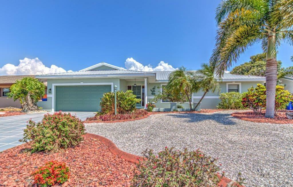 Property Photo:  916 Chipaway Drive  FL 33572 