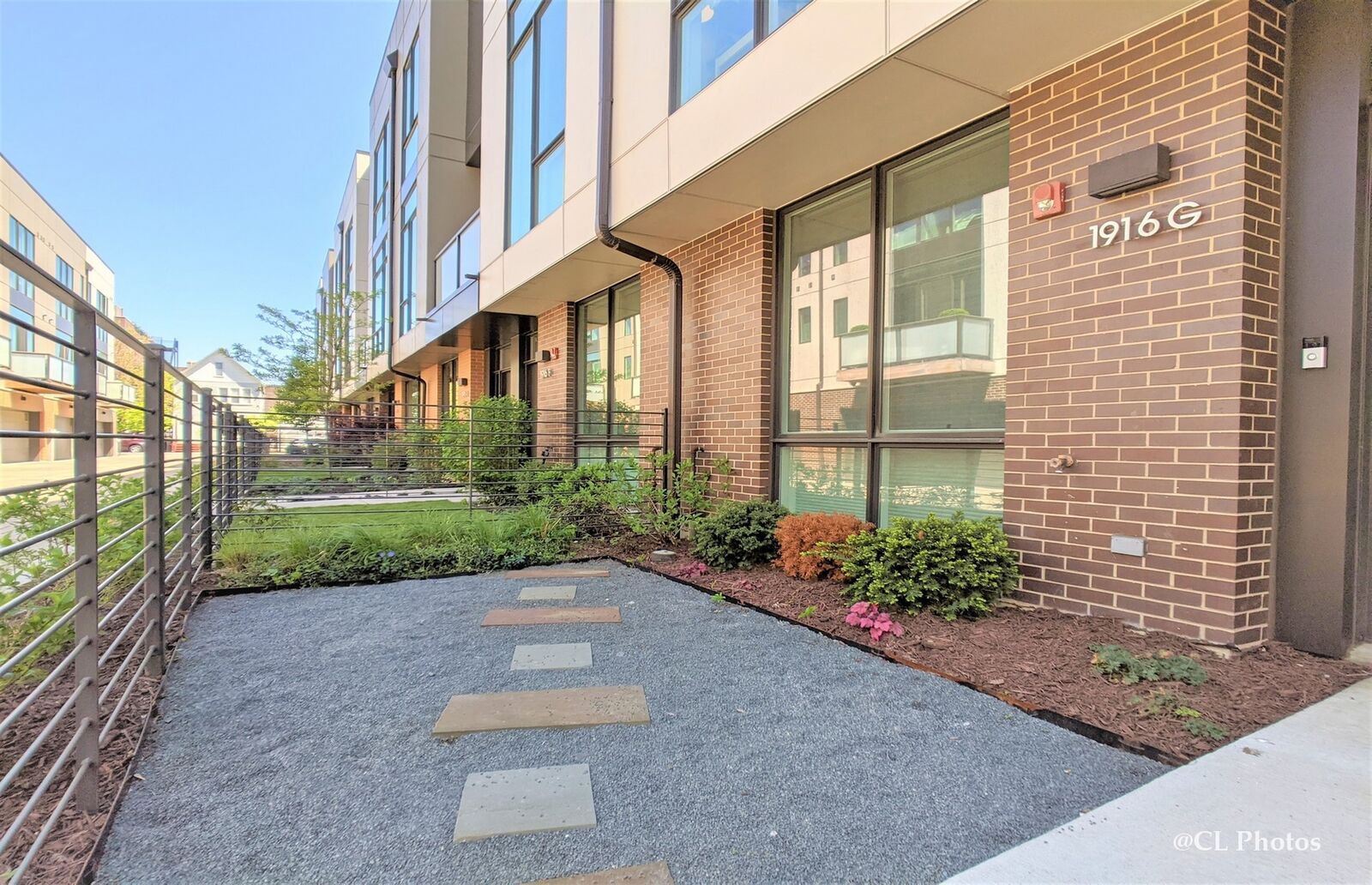 Property Photo: 1916 N Campbell Avenue G IL 60647