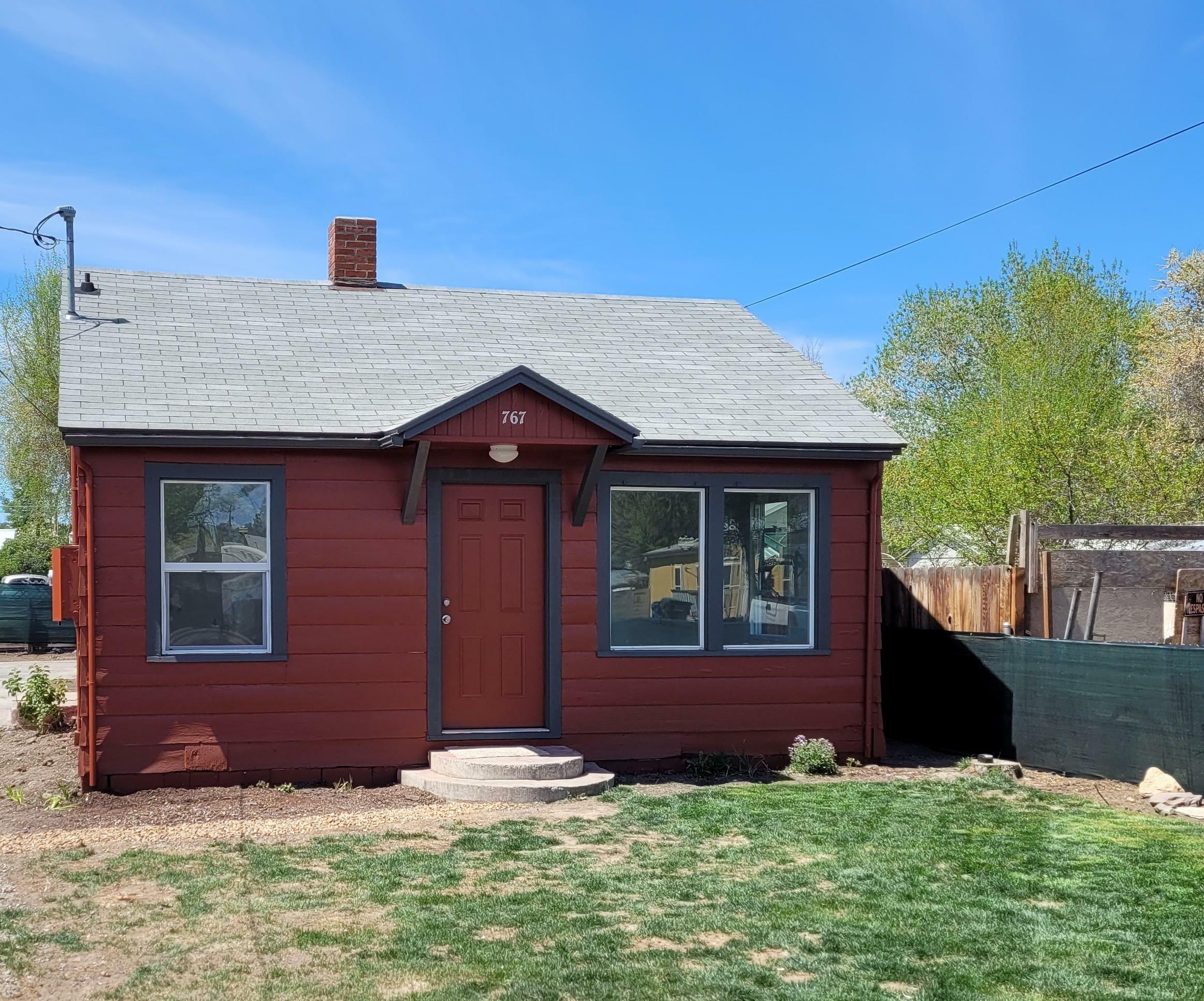Property Photo: 767 NE Court Street OR 97754
