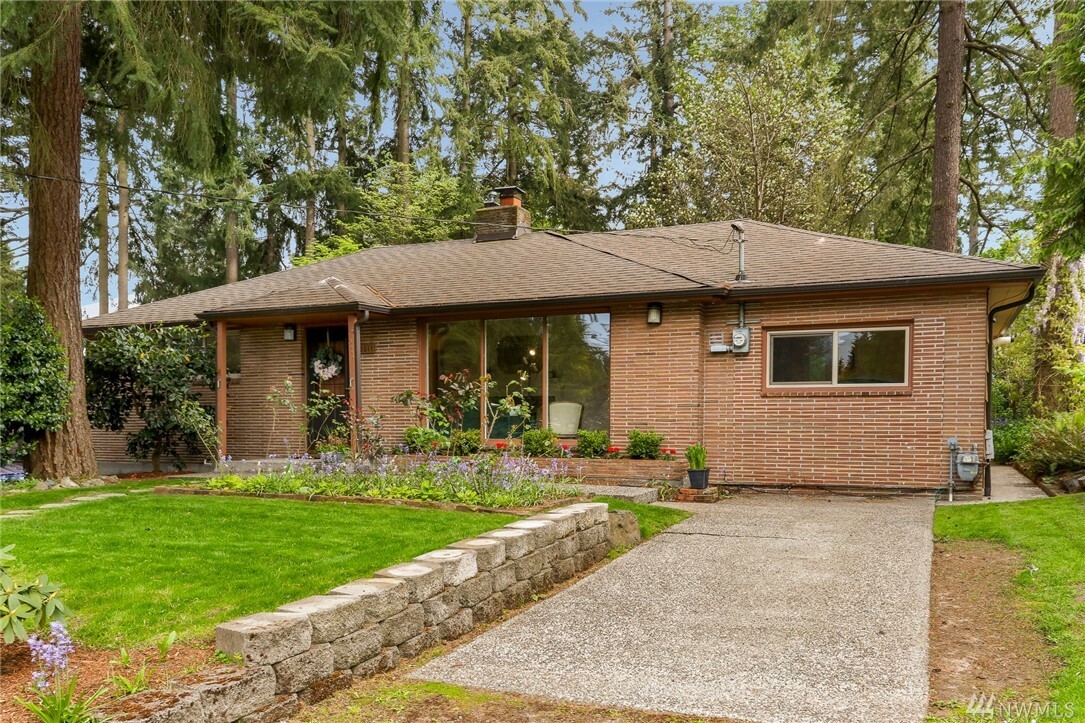 Property Photo:  2611 NE 135th St  WA 98125 