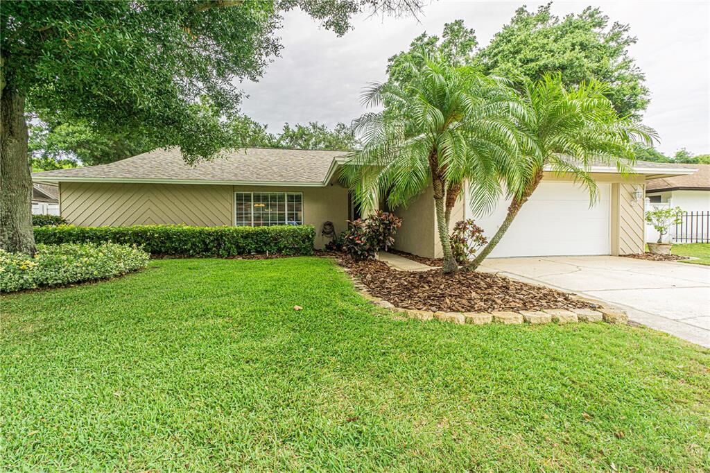 Property Photo:  13120 Cimarron Circle N  FL 33774
