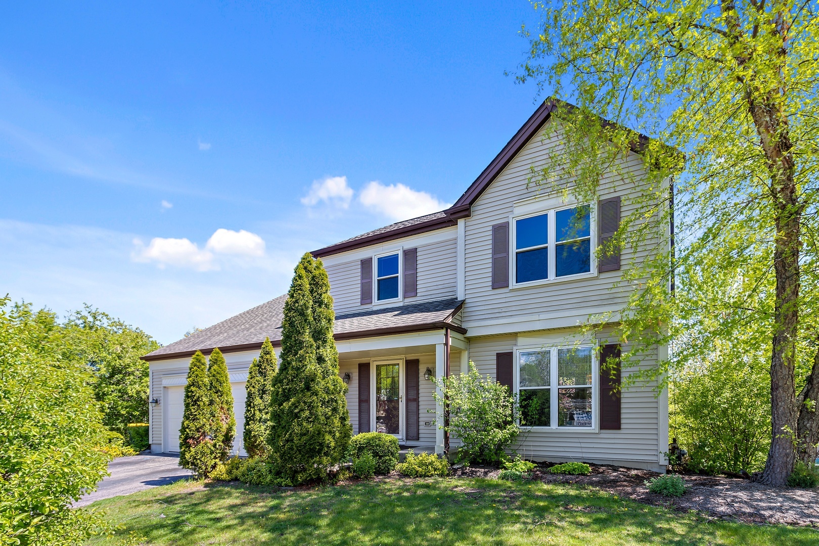 Property Photo: 1034 Big Eagle Trail IL 60188