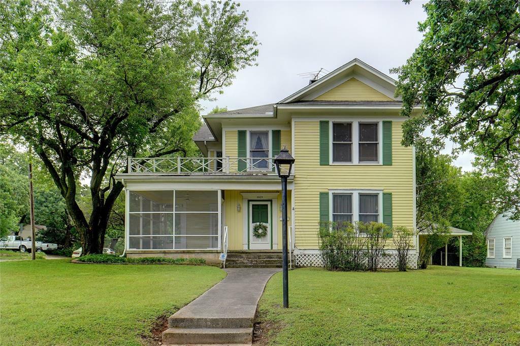 Property Photo:  2003 W Oak Street  TX 76201 