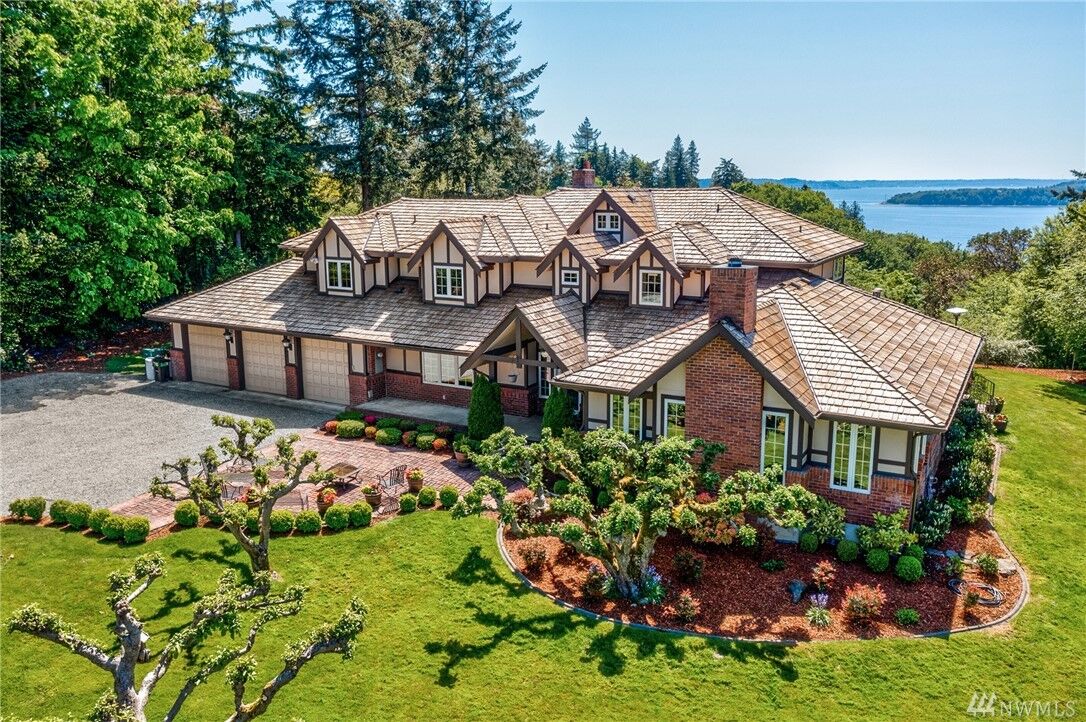 Property Photo: 617 SW 201st St WA 98166