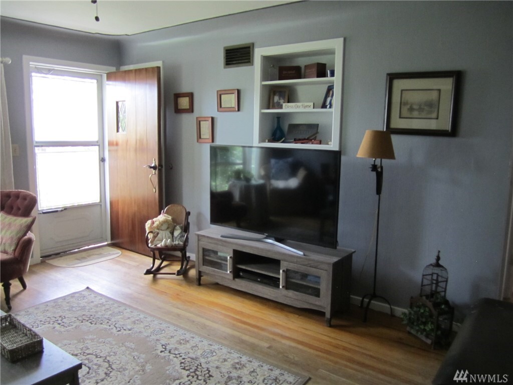 Property Photo:  123 F St NE  WA 98823 