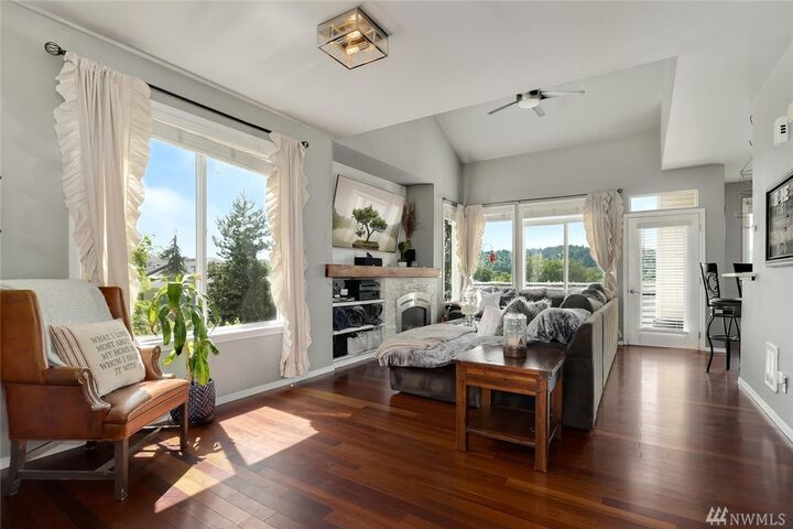 Property Photo: 14716 1st Lane NE 201 WA 98019