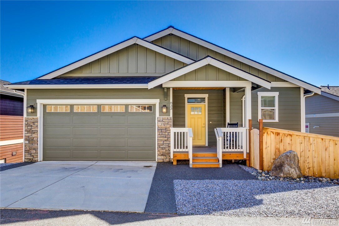 Property Photo:  833 Blackstone Ct  WA 98226 