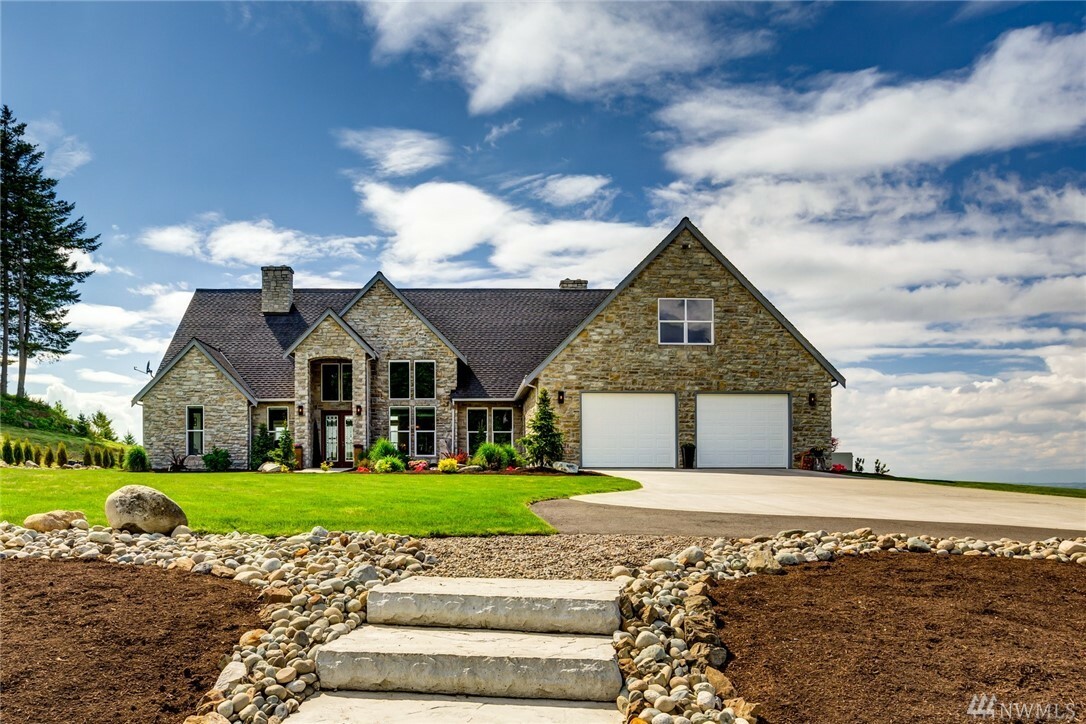 Property Photo: 9149 Anderson Lake Dr WA 98295