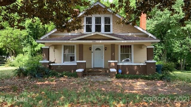 Property Photo: 2118 N Main Avenue NC 28658