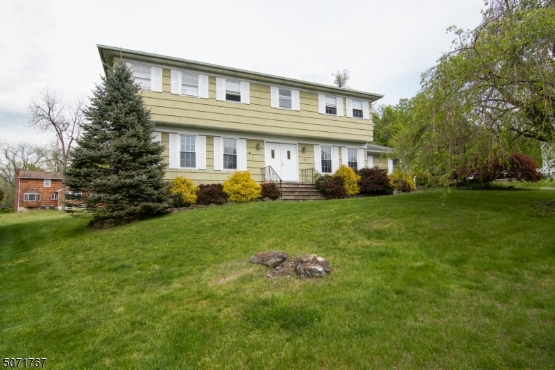 Property Photo:  5 Lumac Dr  NJ 07936 