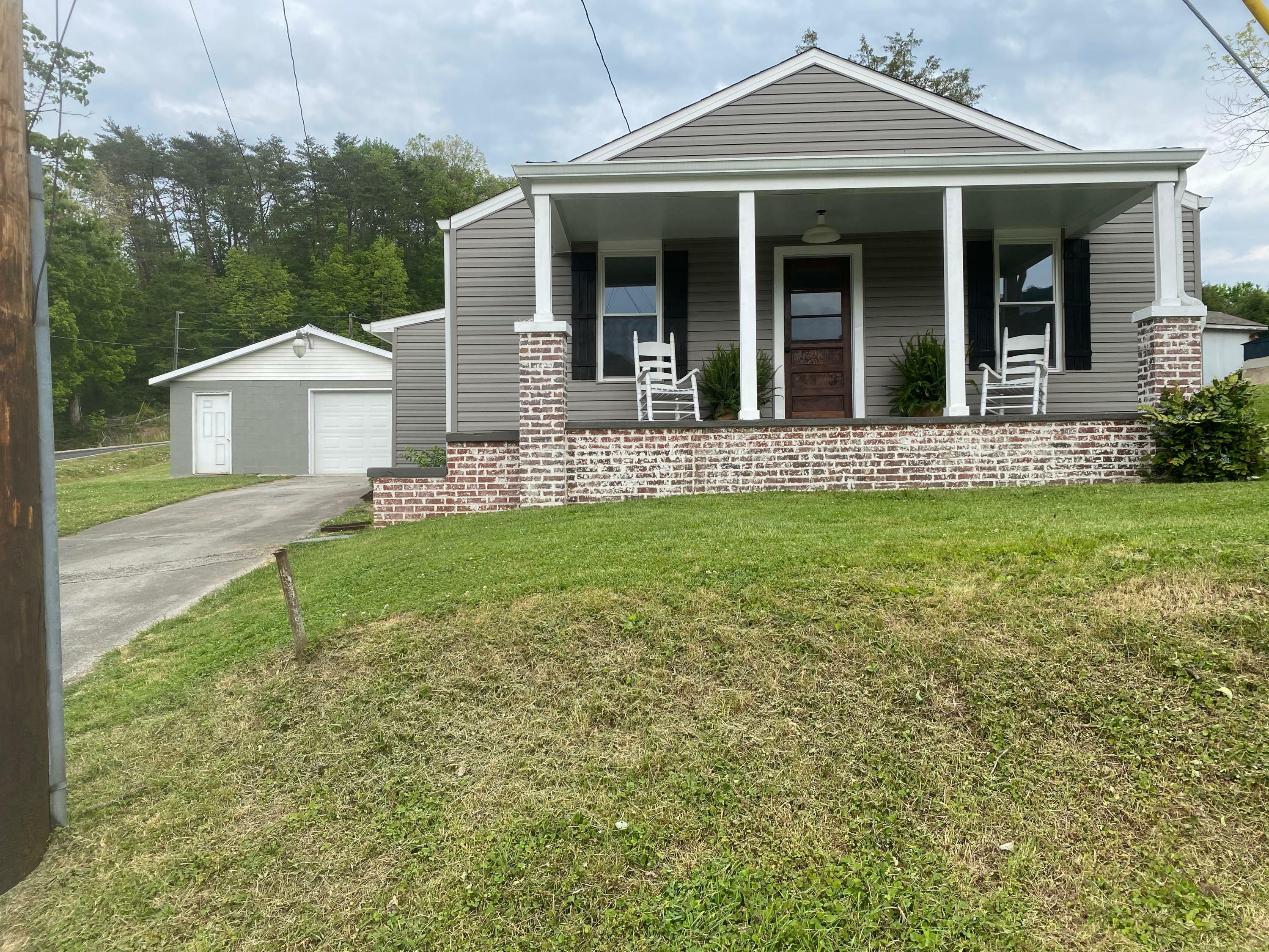 Property Photo:  806 N Main St  TN 37769 