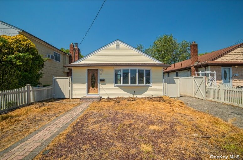 Property Photo:  25 Elgin Road  NY 11701 