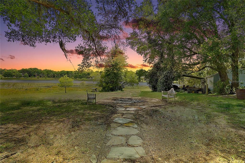 Property Photo: 405 W Mirror Lake Drive FL 34731