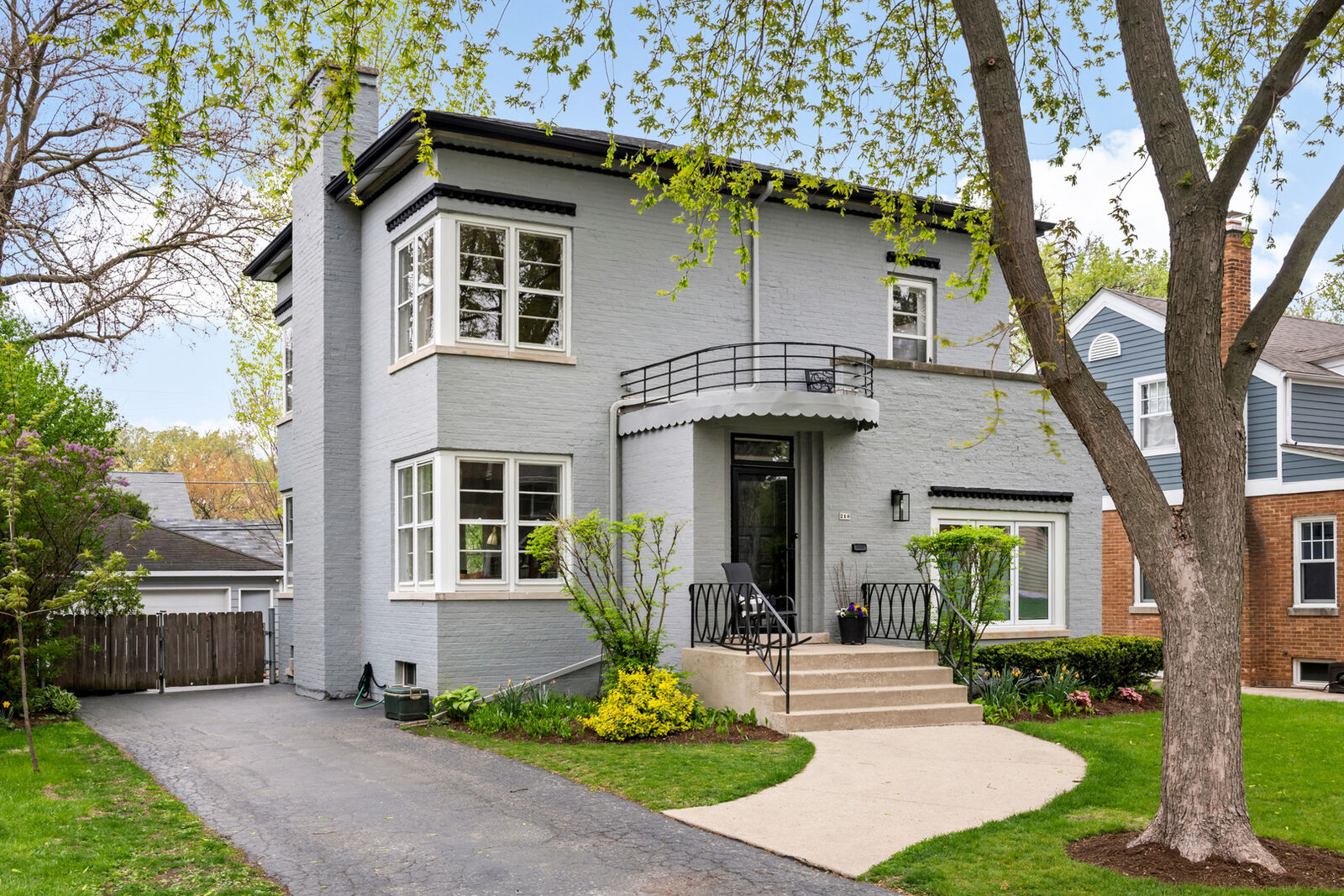 Property Photo: 210 S Fairfield Avenue IL 60126