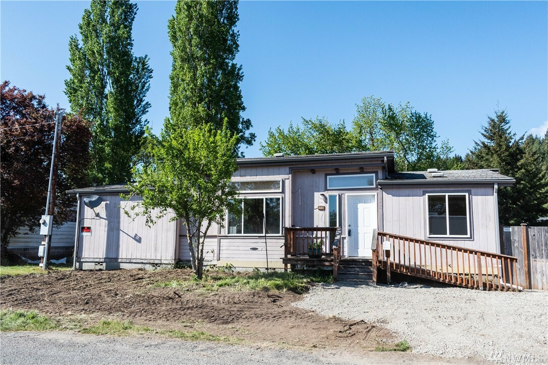 Property Photo:  823 Vienna St  WA 98531 