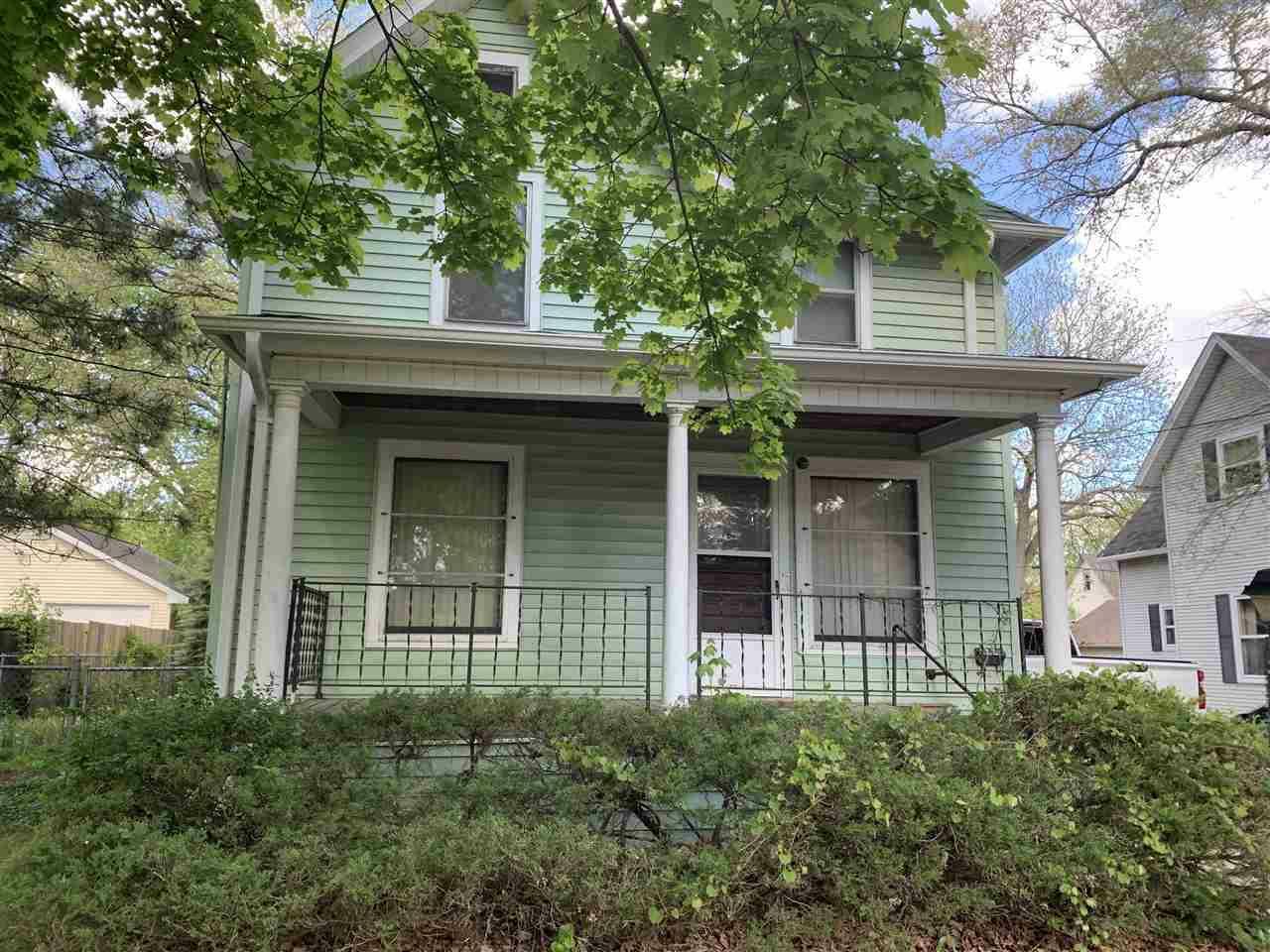 Property Photo:  944 9th St  WI 53511 