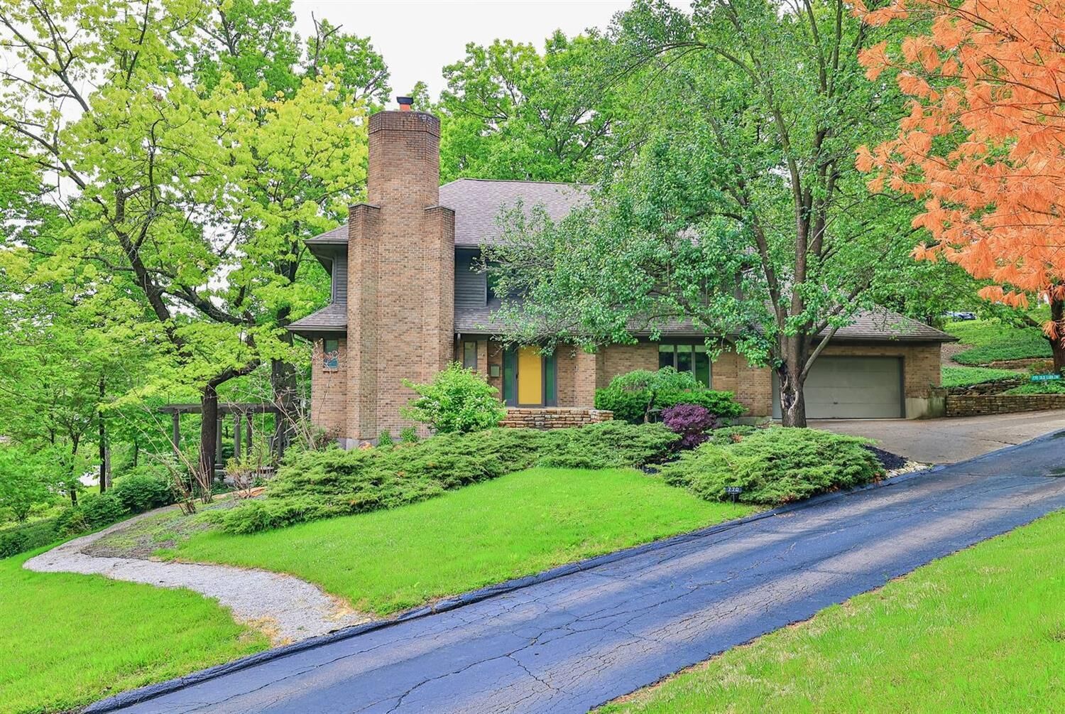 Property Photo: 770 Old Ludlow Ave OH 45220