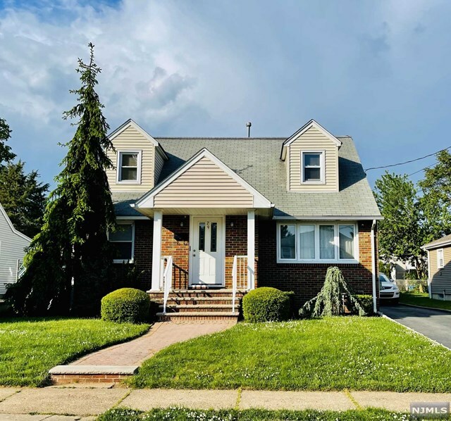 Property Photo:  29 Lexington Avenue 2nd Floor  NJ 07057 