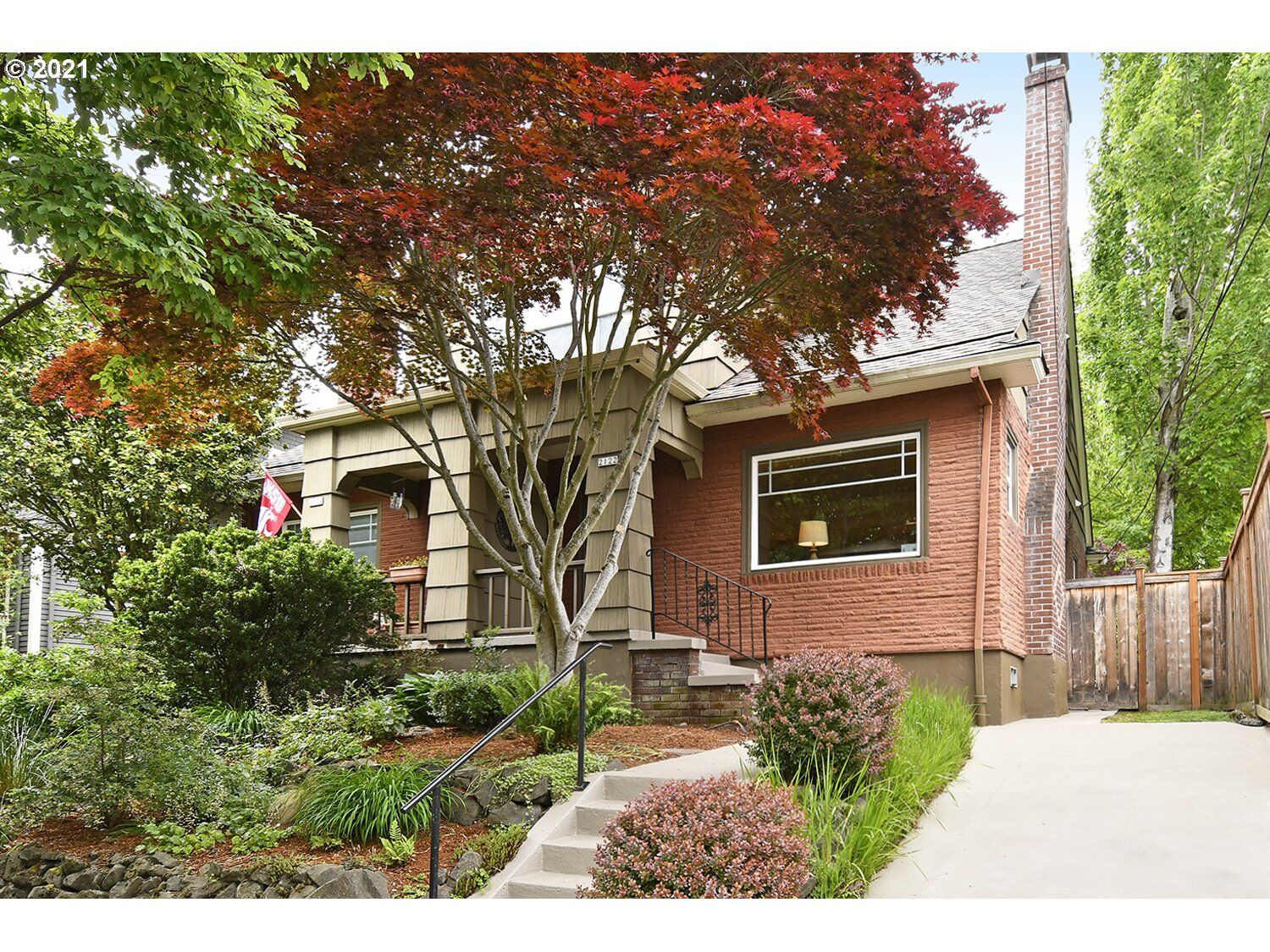 Property Photo: 2122 NE 10th Ave OR 97212