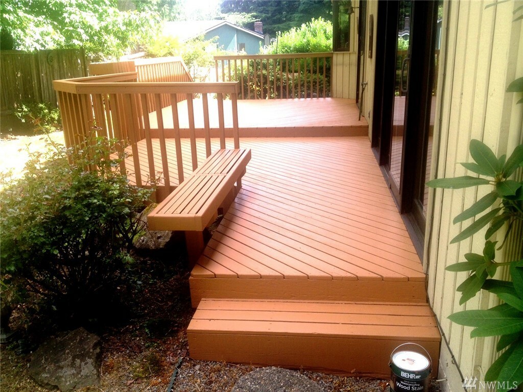 Property Photo: 17012 SE 40th Ct WA 98008