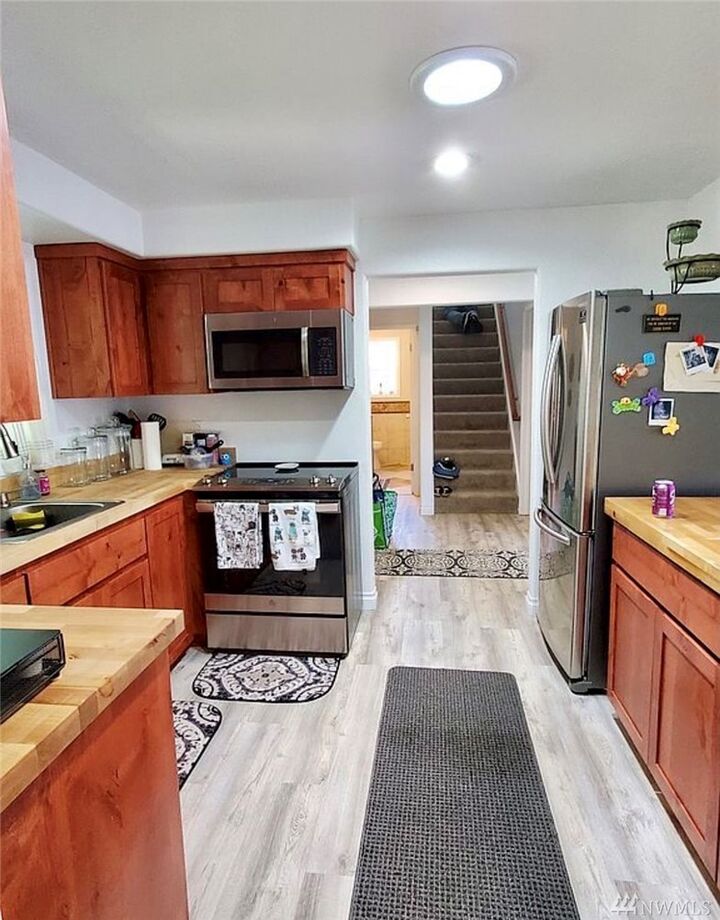 Property Photo: 417 W Elizabeth St WA 98595