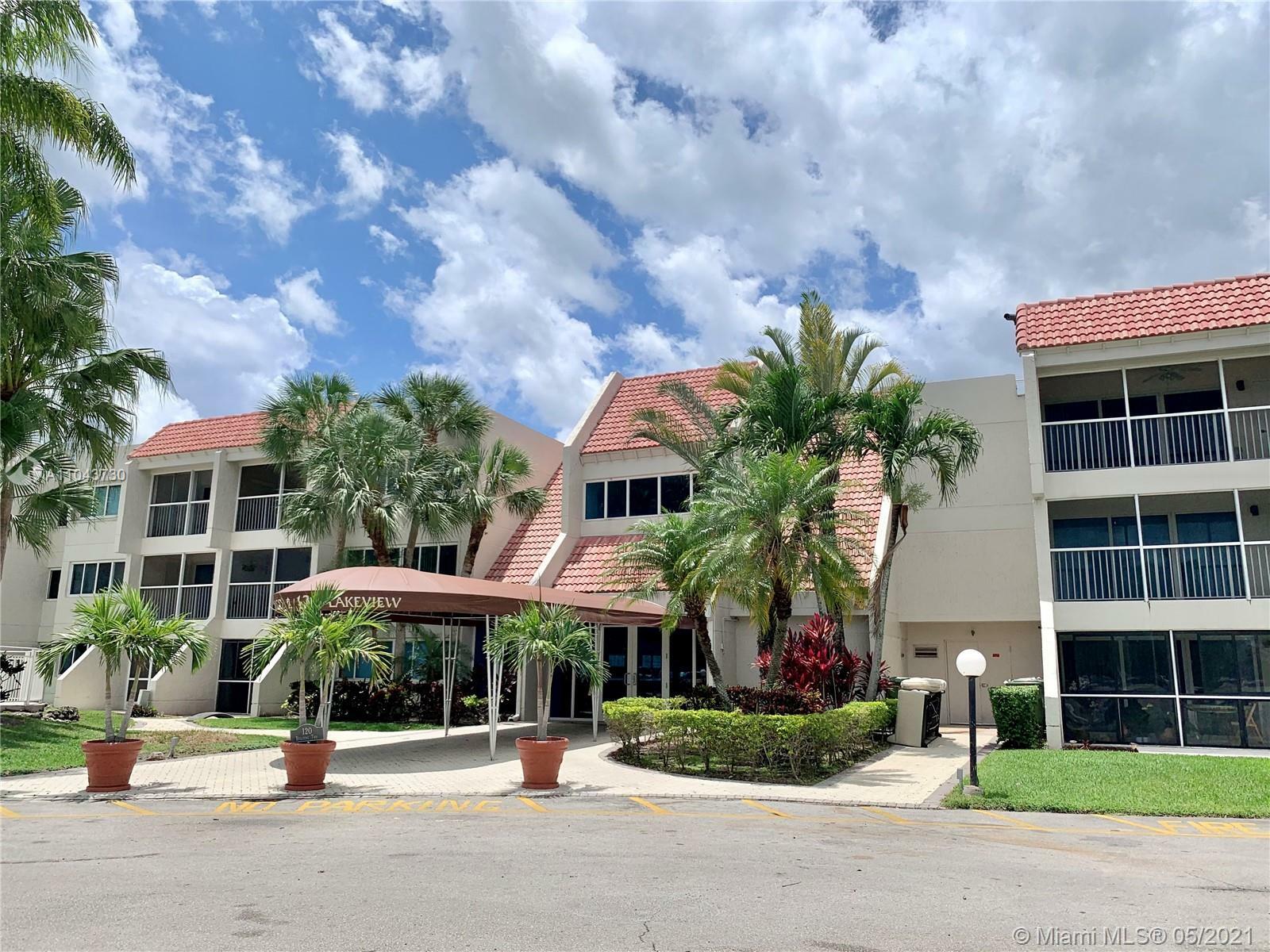 Property Photo: 120 Lakeview Dr 216 FL 33326