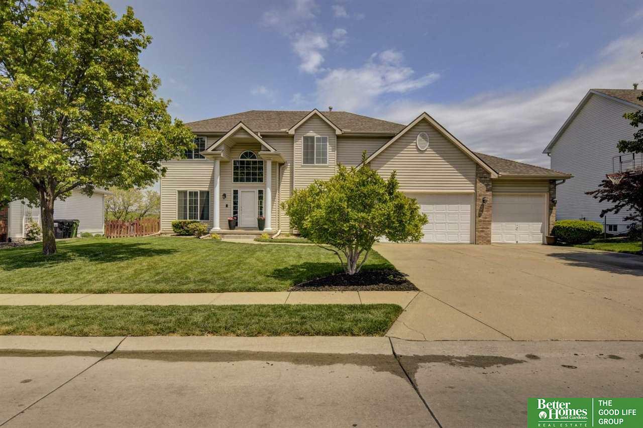 Property Photo:  1812 Ridgewood  NE 68133 