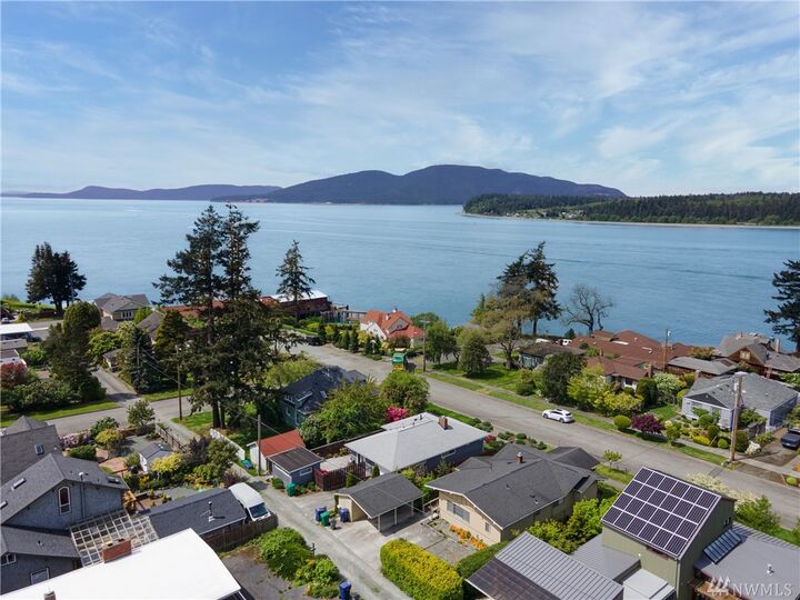 Property Photo: 2009 9th St WA 98221