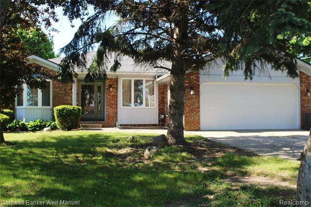 Property Photo: 18444 Dennis Court MI 48044