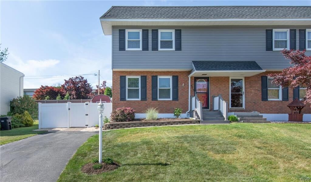 Property Photo:  513 Banks Street  PA 18067 