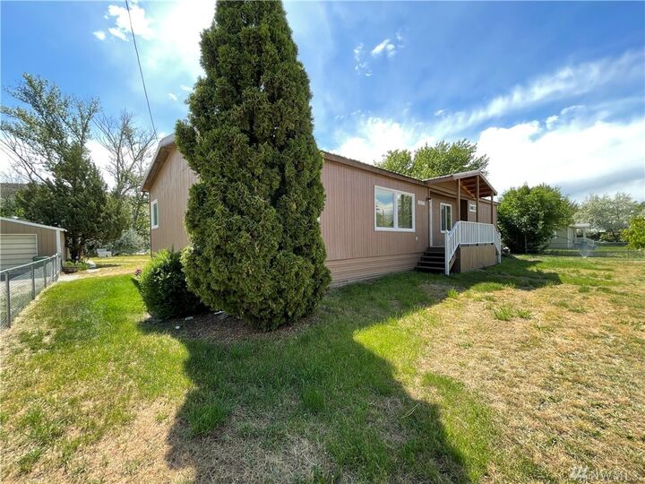 Property Photo: 1027 1st Ave S WA 98840