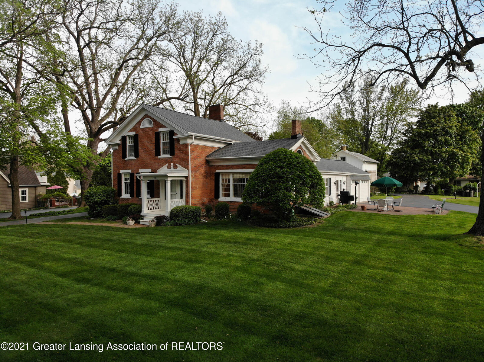 Property Photo: 725 E Ash Street MI 48854