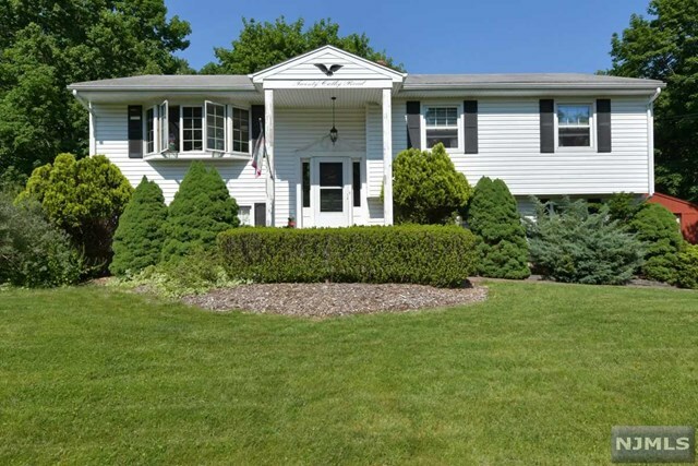 Property Photo:  20 Cathy Road  NJ 07642 