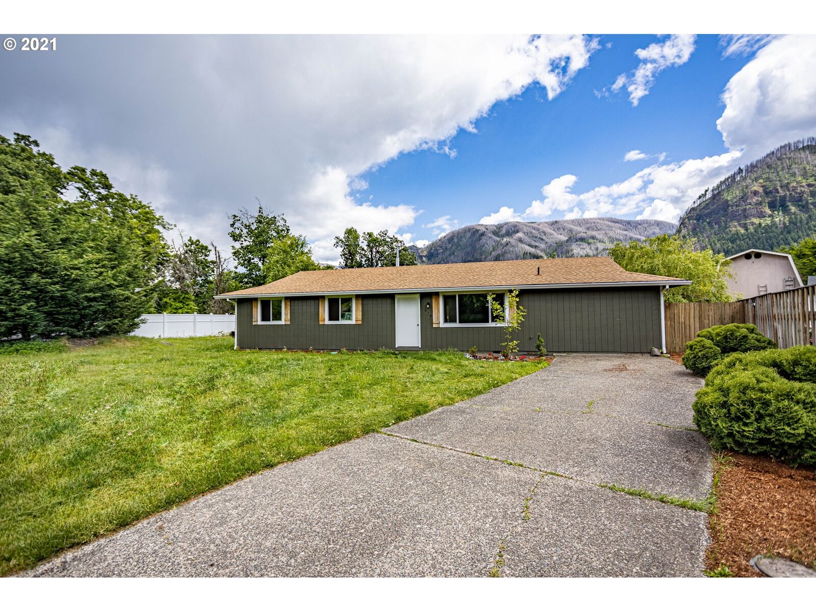 Property Photo: 610 Shahala WA 98639