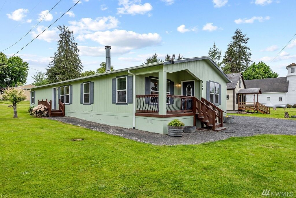 Property Photo:  608 D St  WA 98593 