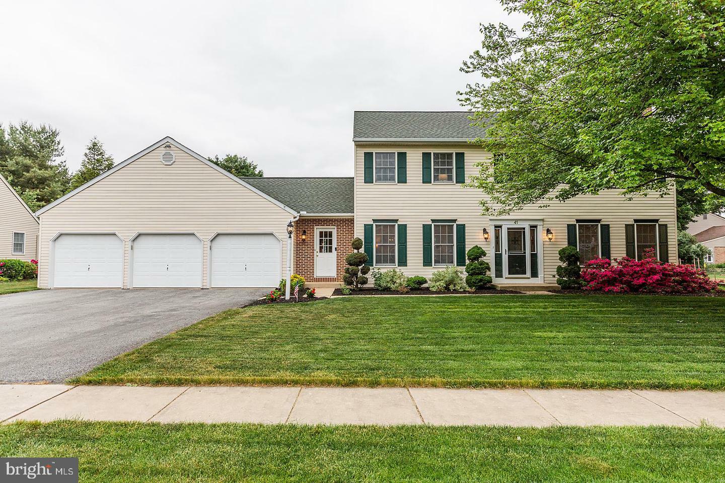 Property Photo:  41 Magnolia Drive  PA 17540 