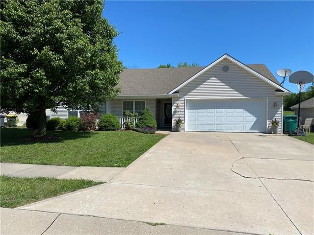 Property Photo:  805 E Main Street  MO 64485 