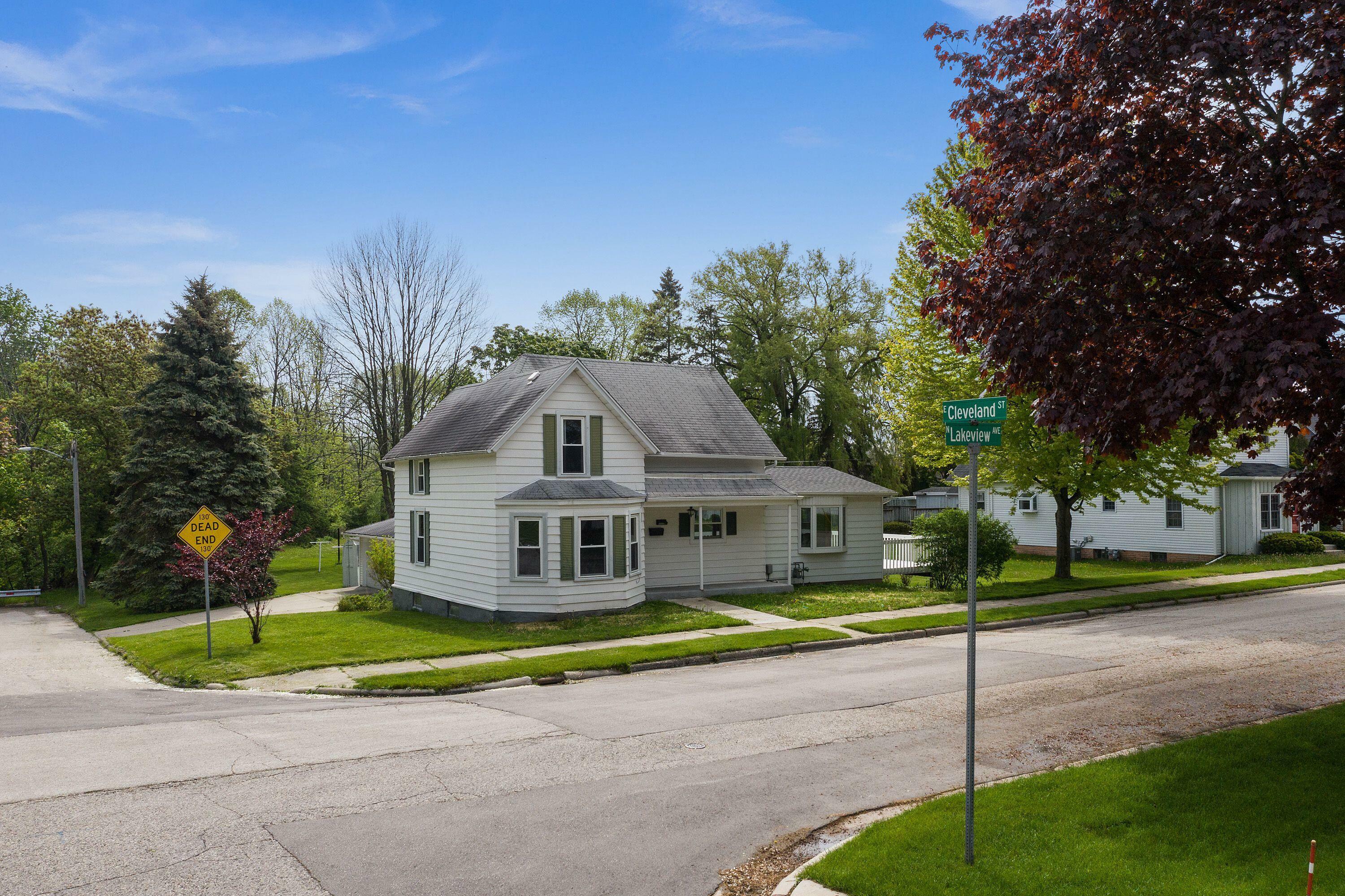 Property Photo: 724 N Lakeview Ave WI 53074
