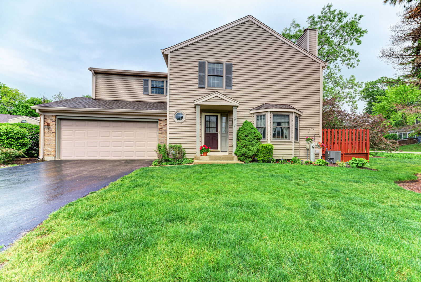 Property Photo: 27W254 Jefferson Court IL 60190