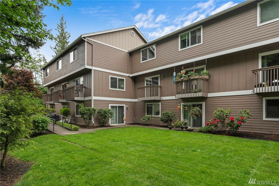 Property Photo:  7220 Rainier Dr 107  WA 98203 