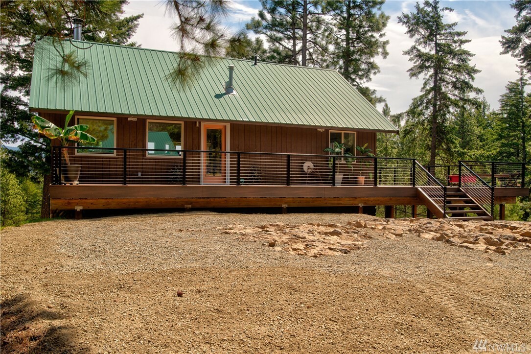 Property Photo:  701 Emerick Rd  WA 98922 