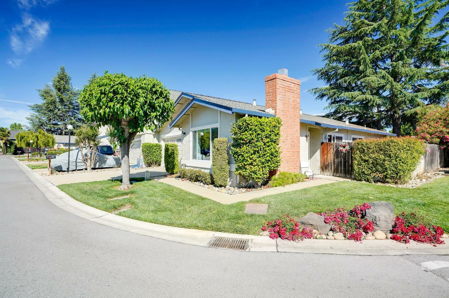 Property Photo:  915 Bosco Lane  CA 95020 