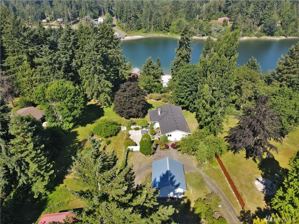 Property Photo:  181 E Stretch Island Rd N  WA 98546 