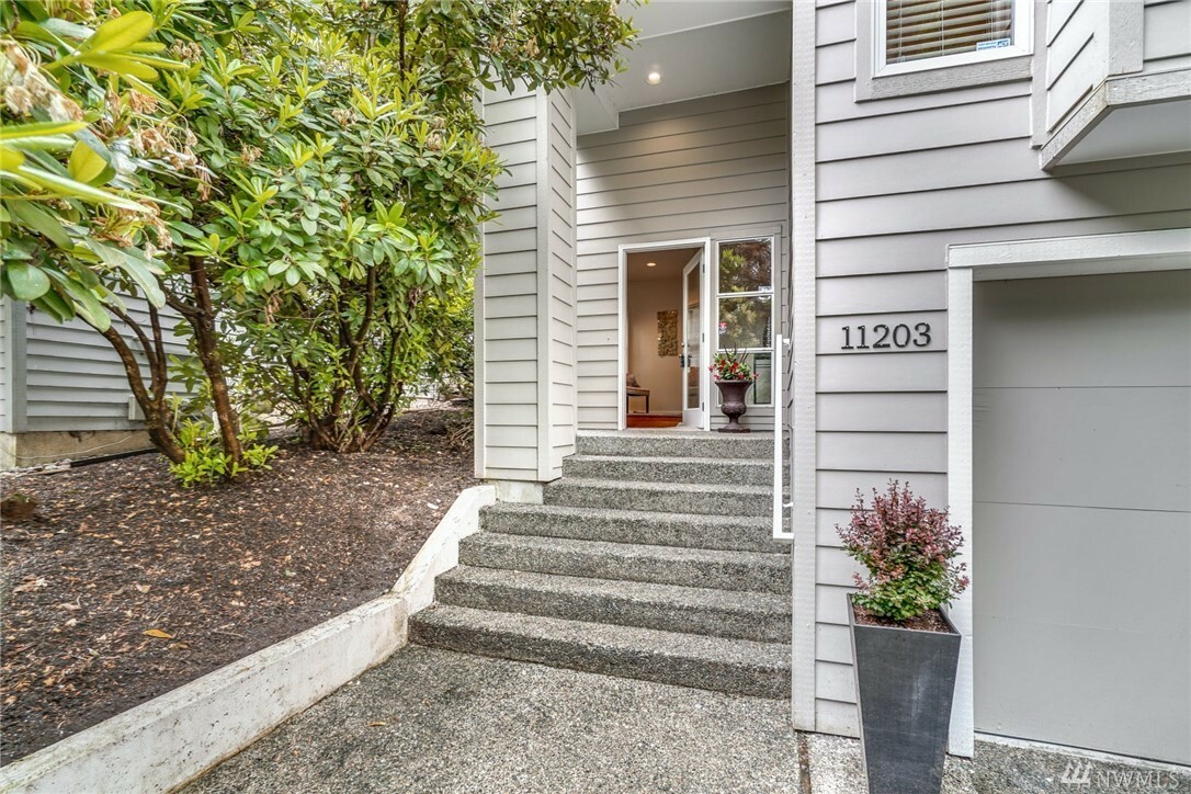 Property Photo: 11203 NE 106th Place WA 98033