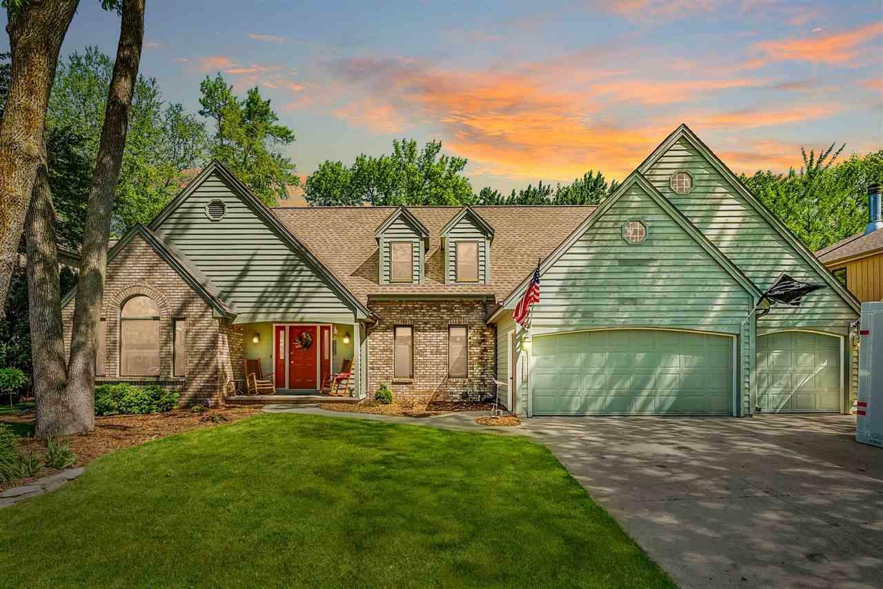 Property Photo:  624 East Woodcrest Drive  WI 54915 